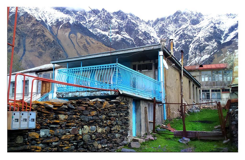 Blue Guesthouse Stepantsminda Exterior photo